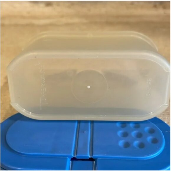 Set of 2 Tupperware 1846 Modular Mates Spice Blue Shakers with Lids Seals - Picture 11 of 15